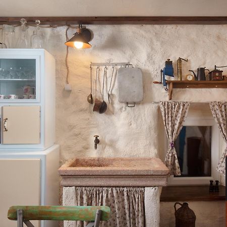 Mondinica Heritage House - Heated Pool Dobrinj エクステリア 写真