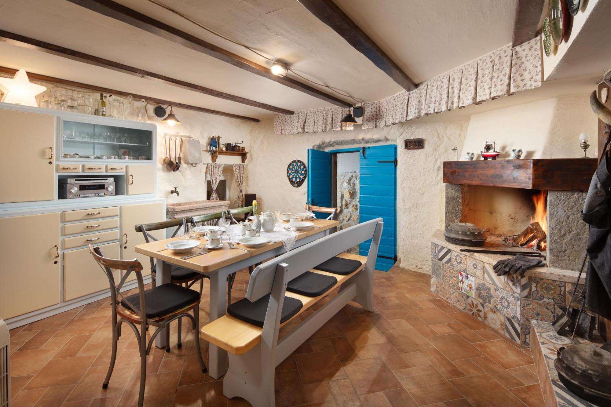 Mondinica Heritage House - Heated Pool Dobrinj エクステリア 写真