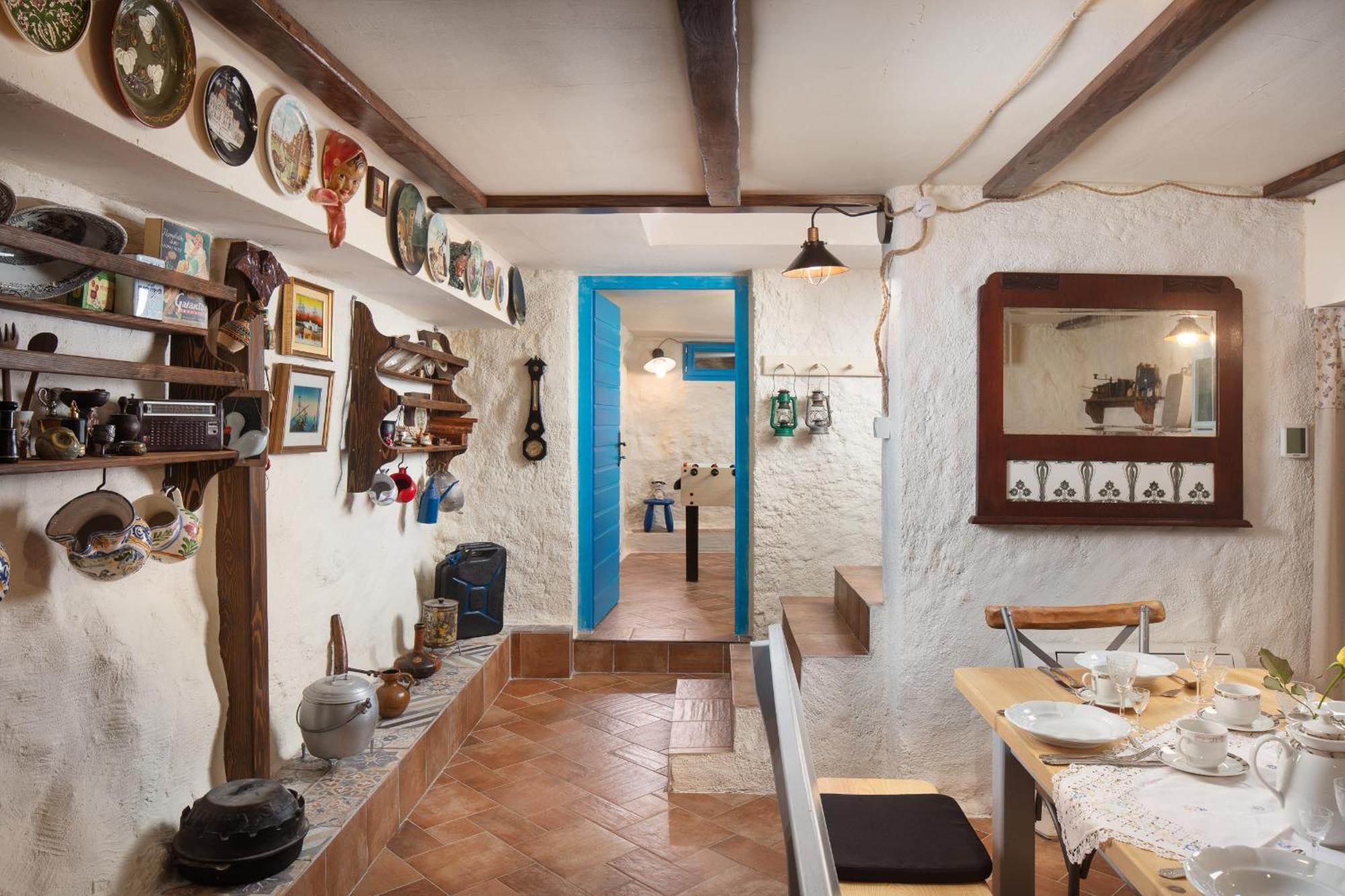 Mondinica Heritage House - Heated Pool Dobrinj エクステリア 写真