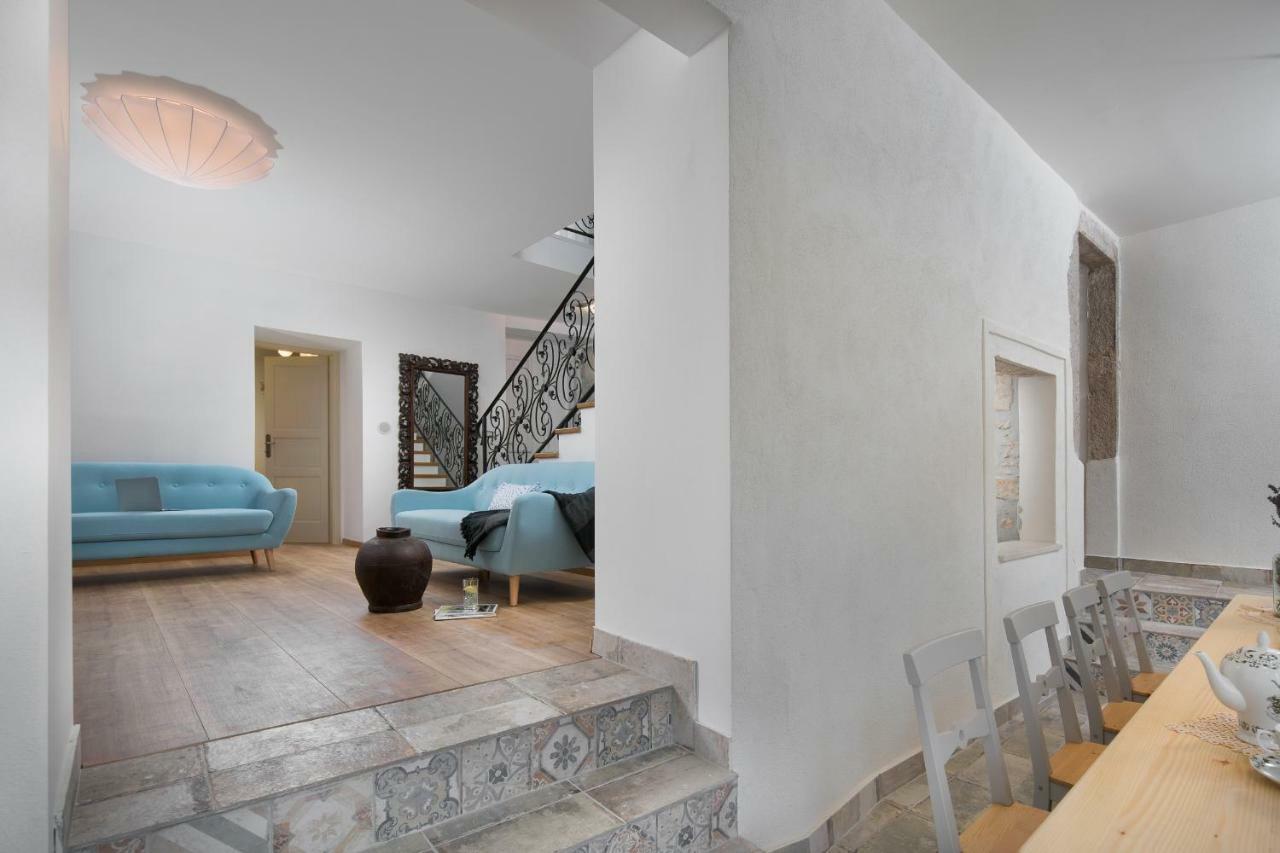 Mondinica Heritage House - Heated Pool Dobrinj エクステリア 写真